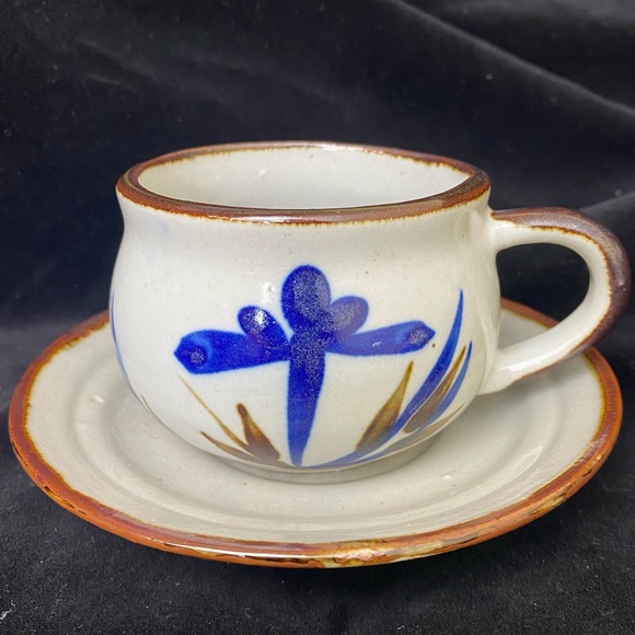 Vintage EUC Set of 6, Rustic Farmhouse Ceramic Gray/Blue Floral Cups and Saucers - Picture 8 of 17